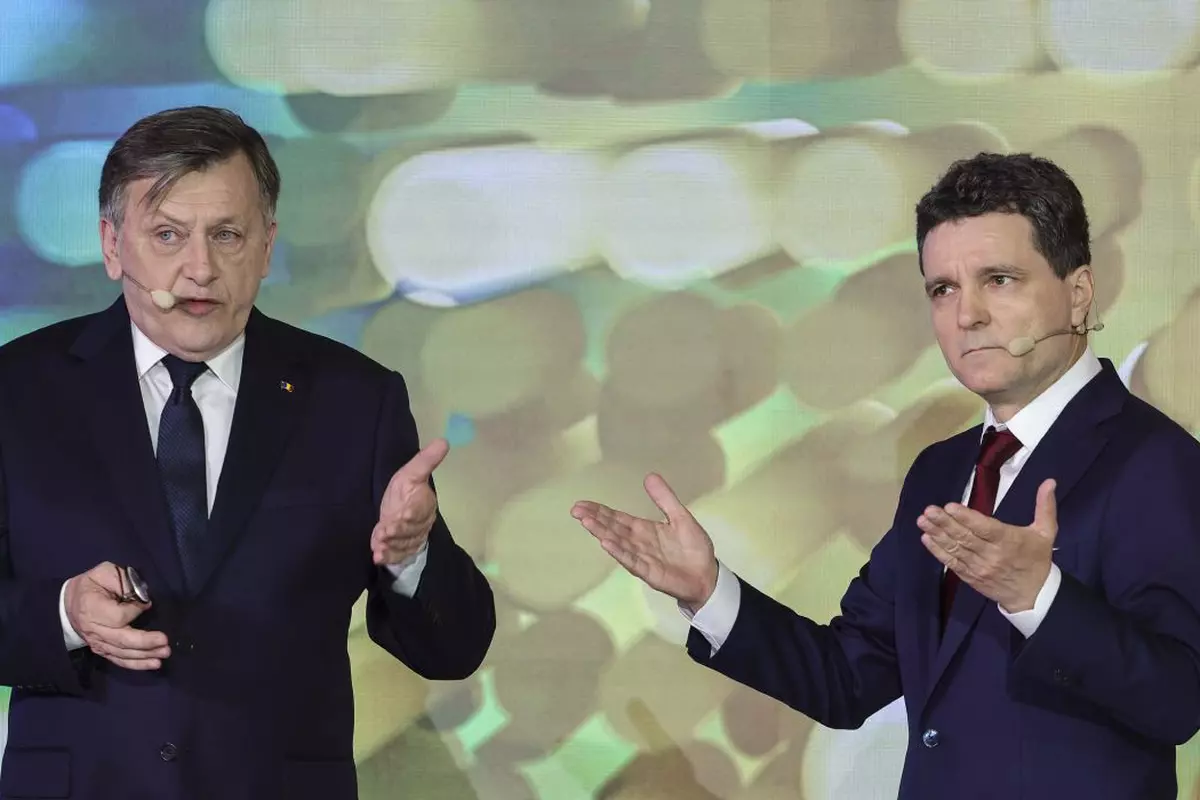 Crin Antonescu, despre presupusa întâlnire Nicușor Dan – Victor Ponta – Florian Coldea: „Dacă au fost împreună, e greu de crezut că cei trei s-au întâlnit să discute despre numismatică sau o pasiune comună” Crin Antonescu, despre presupusa întâlnire Nicușor Dan – Victor Ponta – Florian Coldea: „Dacă au fost împreună, e greu de crezut că cei trei s-au întâlnit să discute despre numismatică sau o pasiune comună”