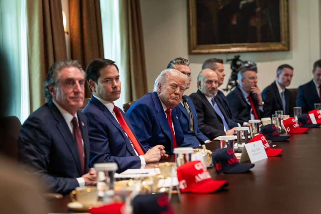 După mai bine de 100 de ani, ratingul datoriei SUA a fost retrogradat de Moody’s. Reacții de la Washington După mai bine de 100 de ani, ratingul datoriei SUA a fost retrogradat de Moody’s. Reacții de la Washington