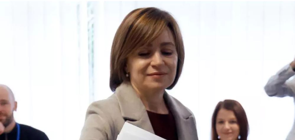 Maia Sandu a votat la Ambasada României la Tirania. Ce a declarat președinta Republicii Moldova înainte de ieșirea de la urne Maia Sandu a votat la Ambasada României la Tirania. Ce a declarat președinta Republicii Moldova înainte de ieșirea de la urne