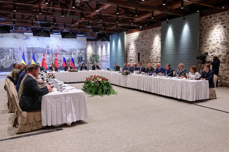 Rusia se declară „mulțumită” de negocierile de la Istanbul și susține că ia în calcul o întâlnire între Vladimir Putin și Volodimir Zelenski Rusia se declară „mulțumită” de negocierile de la Istanbul și susține că ia în calcul o întâlnire între Vladimir Putin și Volodimir Zelenski